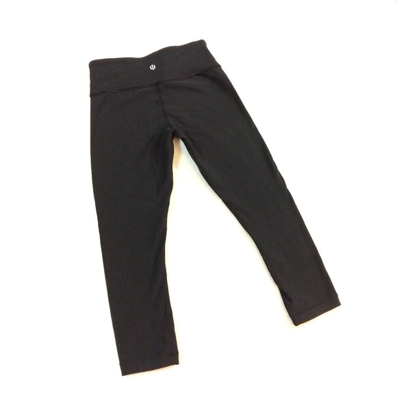 lululemon athletica Pants - Lululemon reversible black and pink crop leggings